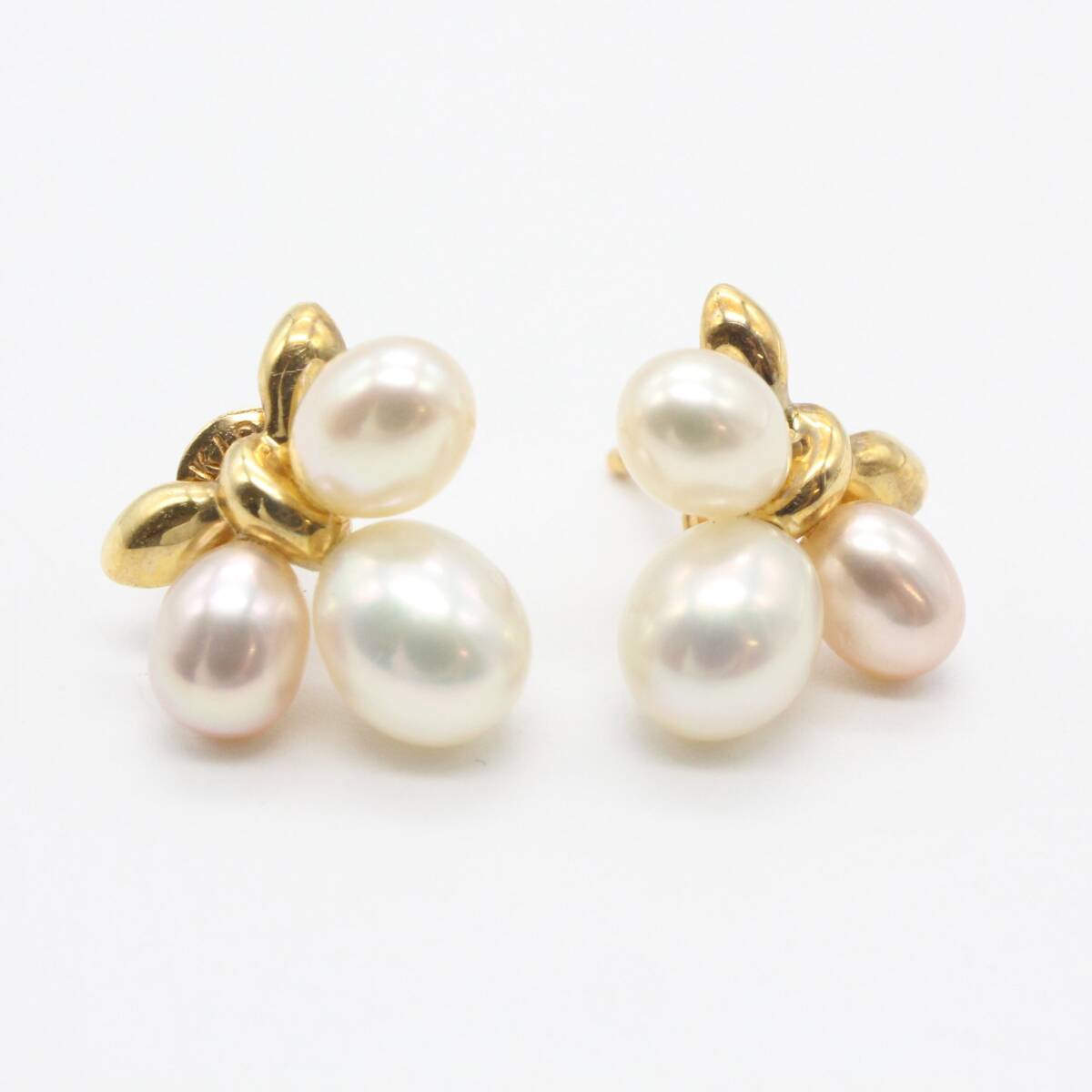 美品 【MIKIMOTO ミキモト】 3パール 真珠 K18YG ピアス アクセサリー イエローゴールド 金 レディース 両耳 希少_画像2