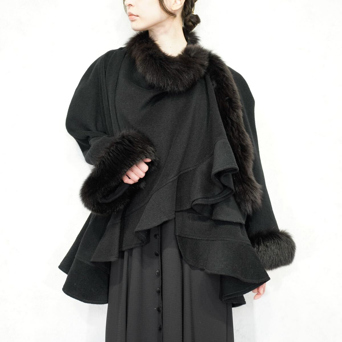 EU VINTAGE VOSS FUR DESIGN CASHMERE BREND WOOL CAPE COAT PONCHO/ヨーロッパ古着ファーデザインカシミヤ混ウールケープコート(ポンチョ)_画像1