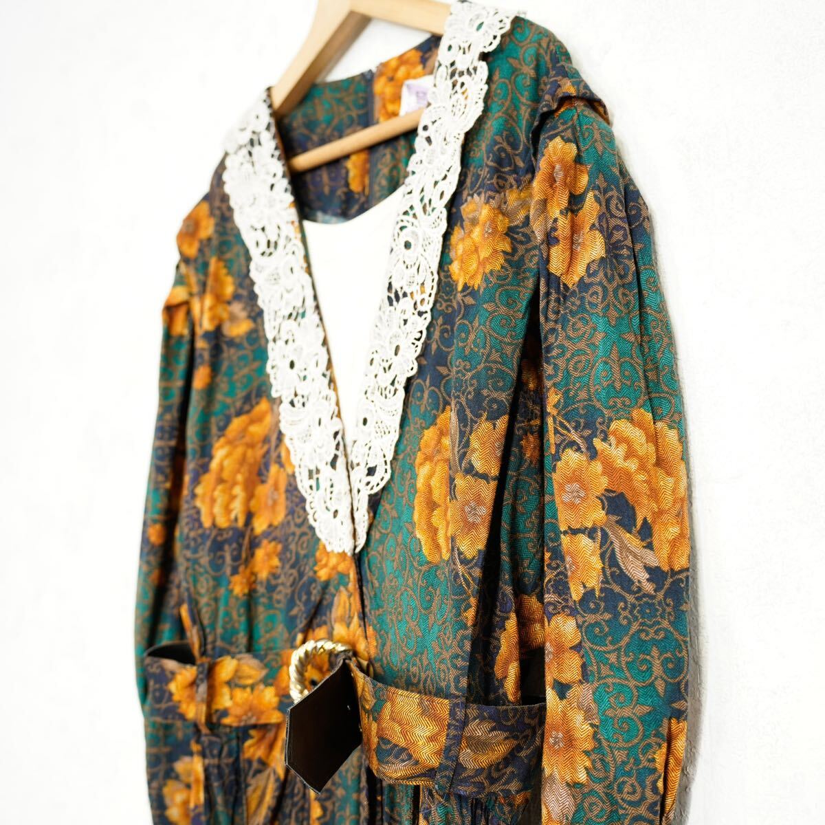 USA VINTAGE SBL DESIGNS LACE COLLAR FLOWER PATTERNED DESIGN BELTED ONE PIECE/アメリカ古着レース襟花柄デザインベルテッドワンピース