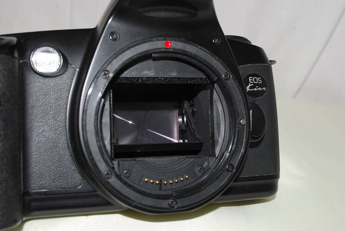 ①中古・現状品 Canon EOS Kiss フィルムカメラ  キャノン  レンズ ZOOM LENS EF 28-80ｍｍ 1：3.5-5.6 Ⅲ の画像3