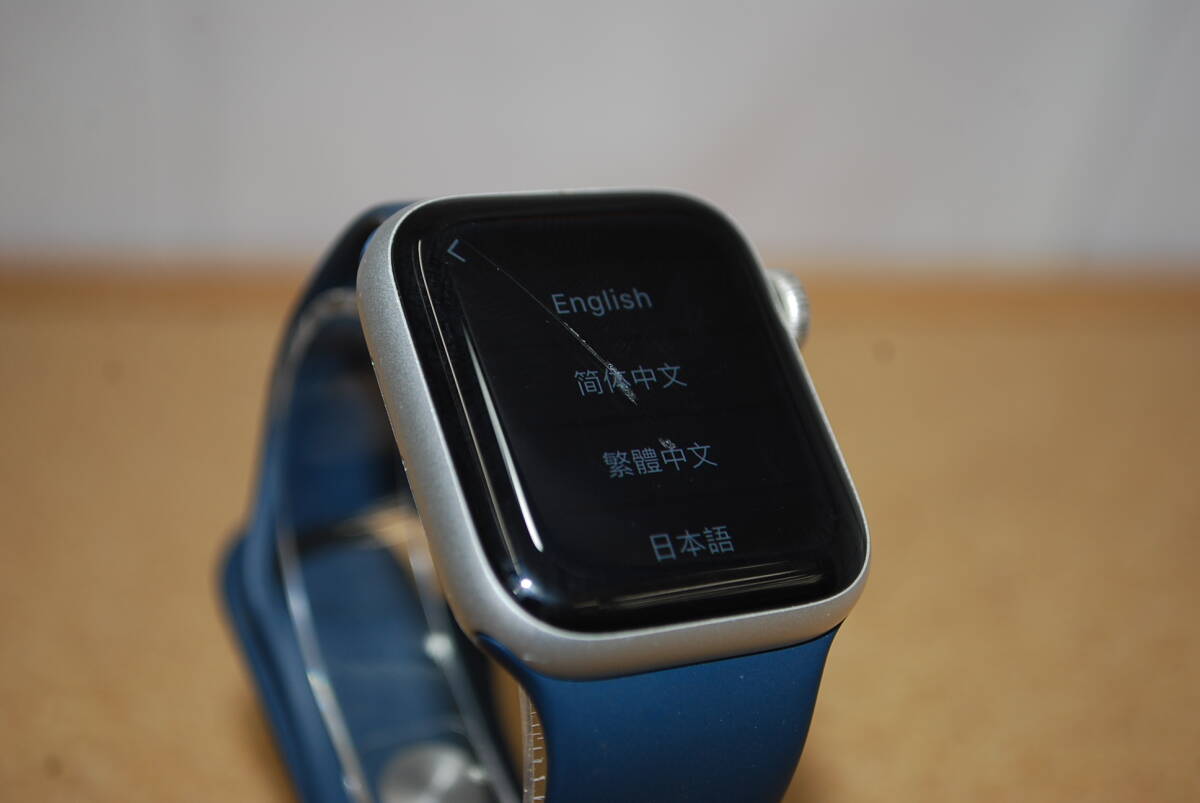 中古難有り Apple Watch SE 第一世代 40mm GPSモデル MKNY3J/A A2351 画面キズ大 2021年発売 アップルウォッチ スマートウォッチの画像4