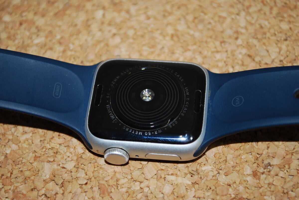 中古難有り Apple Watch SE 第一世代 40mm GPSモデル MKNY3J/A A2351 画面キズ大 2021年発売 アップルウォッチ スマートウォッチの画像8