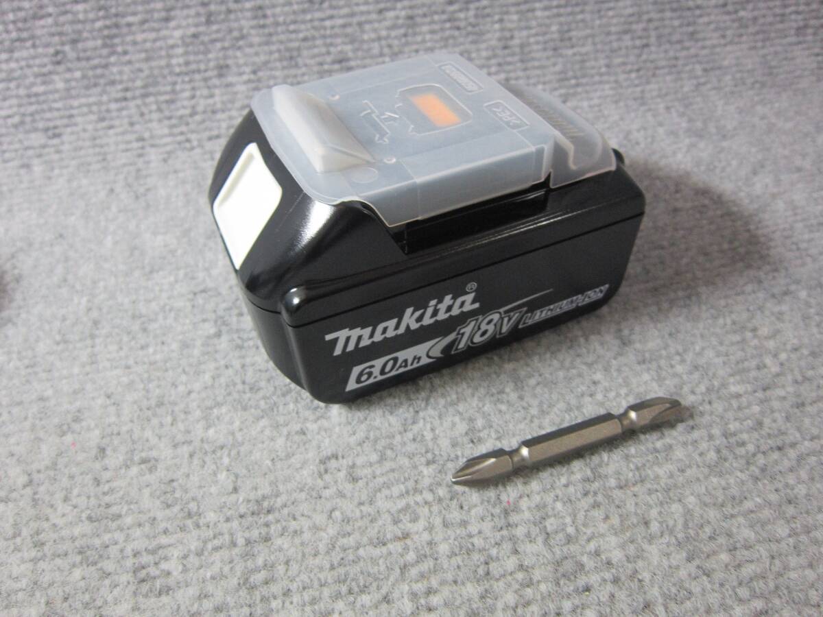 (5901) 新品 makita マキタ 充電式 インパクトドライバー TD171DRGX バッテリ2個 18V 6.0Ah 充電器 セット ブラック_画像4