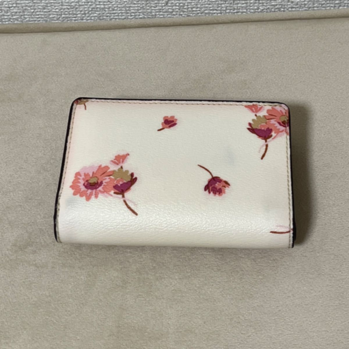 COACH 二つ折り財布　花柄