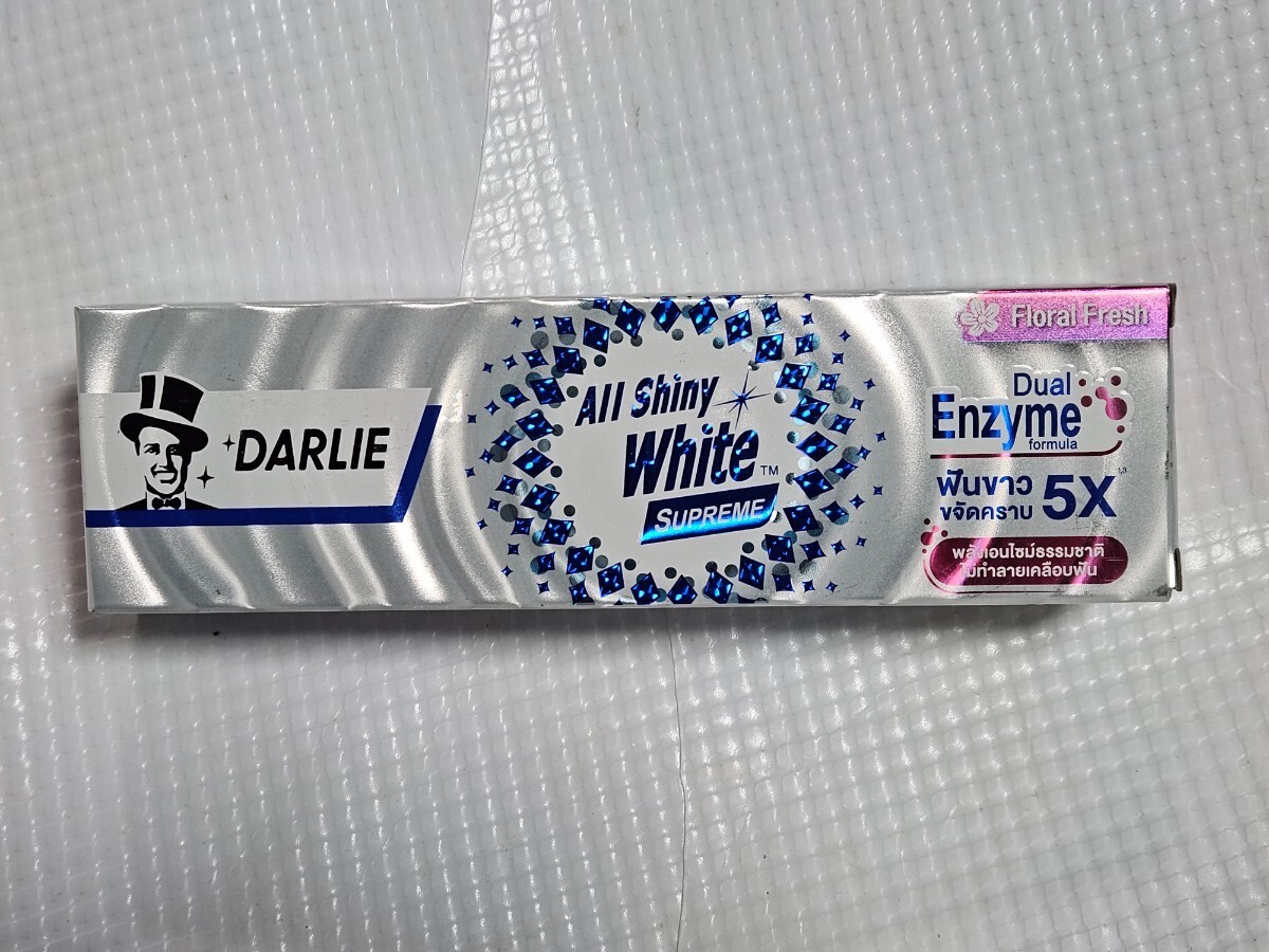 ..!! whitening tooth paste DARLIEda- Lee series strongest 5 times. ingredient ALL Shiny white120gFloral Fresh3 day . effect .... great popularity 