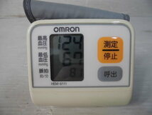 3-593♀OMRON/オムロン 自動電子血圧計 デジタル自動血圧計 HEM-6111♀_画像2