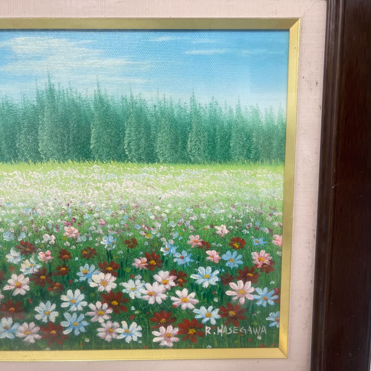 長谷川理恵 作 油彩画 油絵 グループ展 花のある風景 額装 工芸画 風景画 R.HASEGAWA 秋桜 コスモス 秋晴れ 秋 花 青空 森 山 高原_画像4