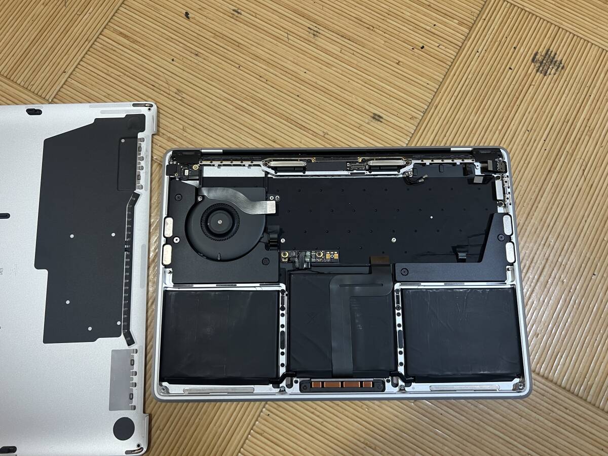 ジャンク Retina MacBook Pro A2159 2019 002【返品・返金不可(保証無)】_画像3