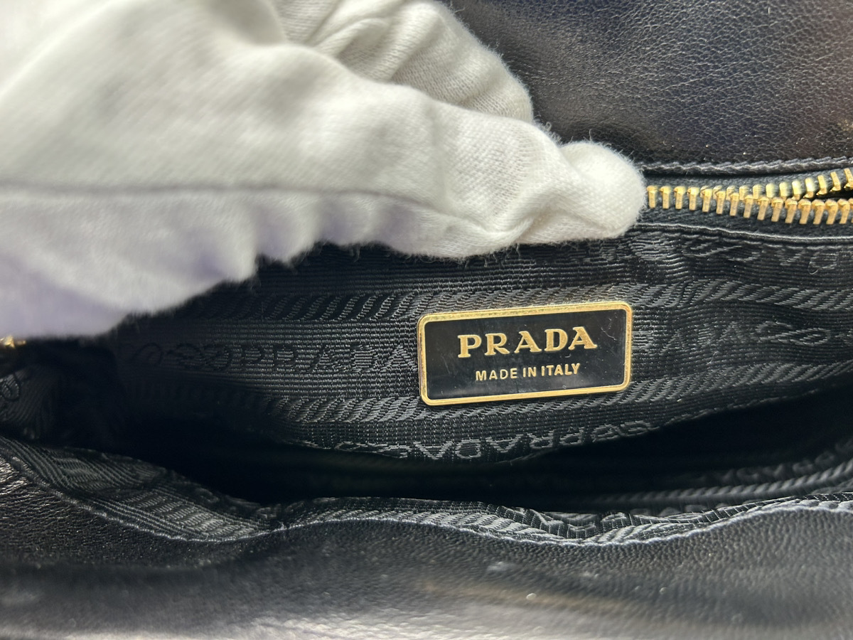 2870-03★PRADA プラダ レザーショルダーバック トートバック がまぐち 鍵付き ブラック BR2076★_画像8