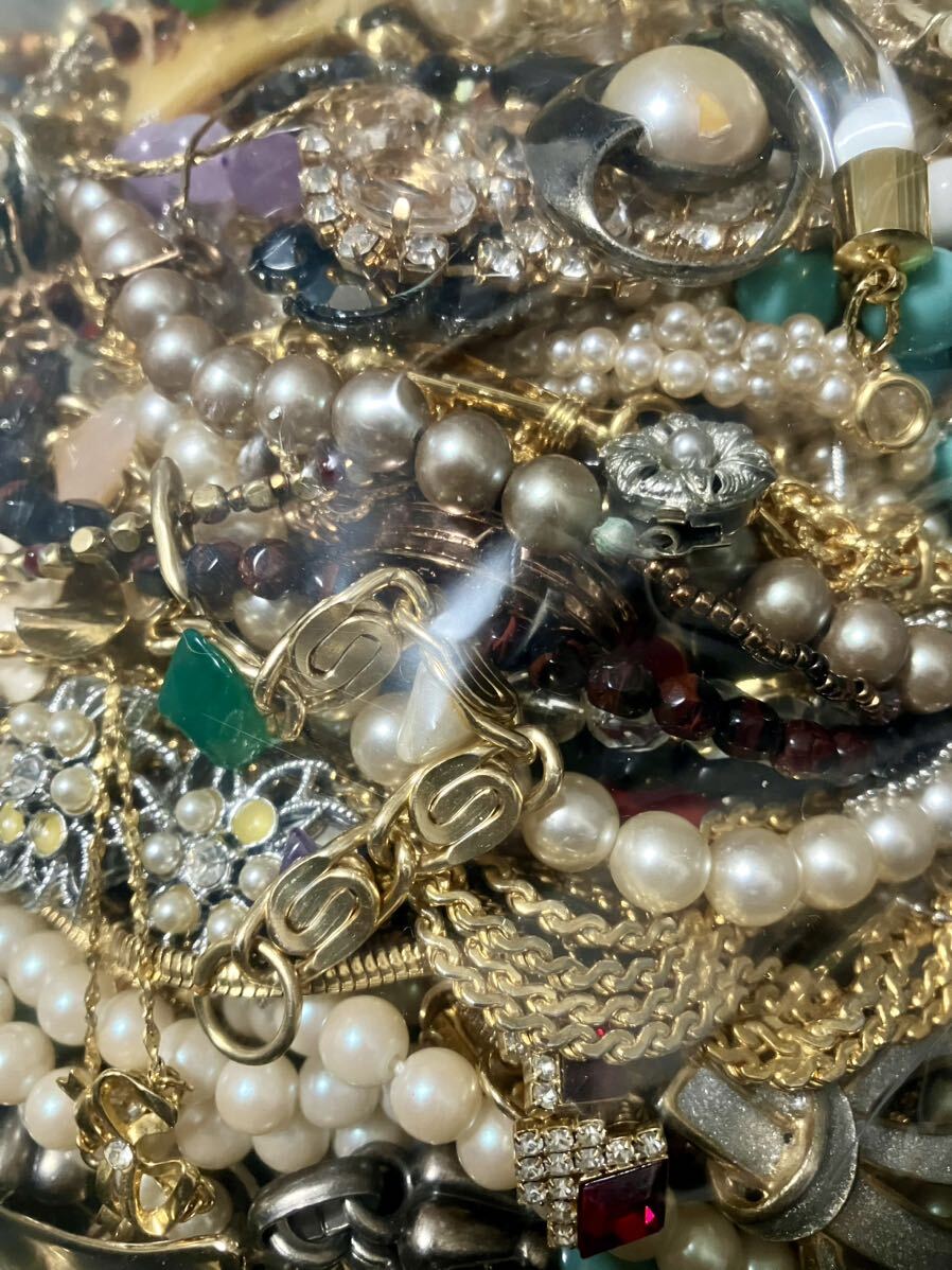 [1 jpy start ] accessory large amount summarize * approximately 10kg K18 Silver necklace brooch earrings etc. * pearl natural stone gilding etc. *027-1*