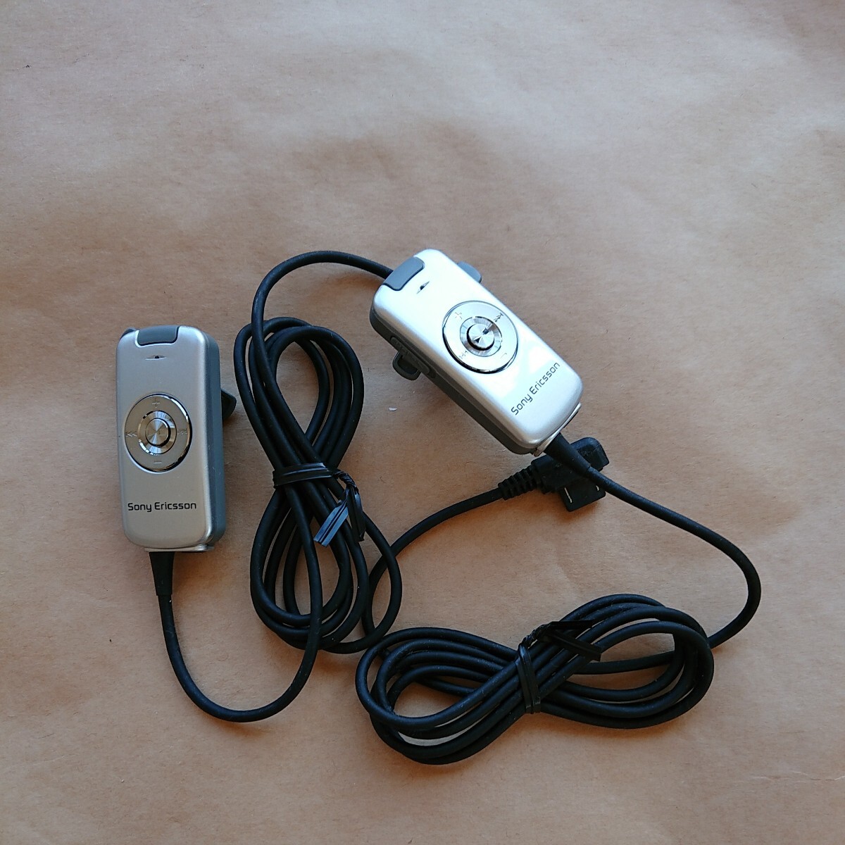 新品 未使用 au W43S 付属 sony Ericsson イヤホン リモコン ウォークマン ソニー_画像1