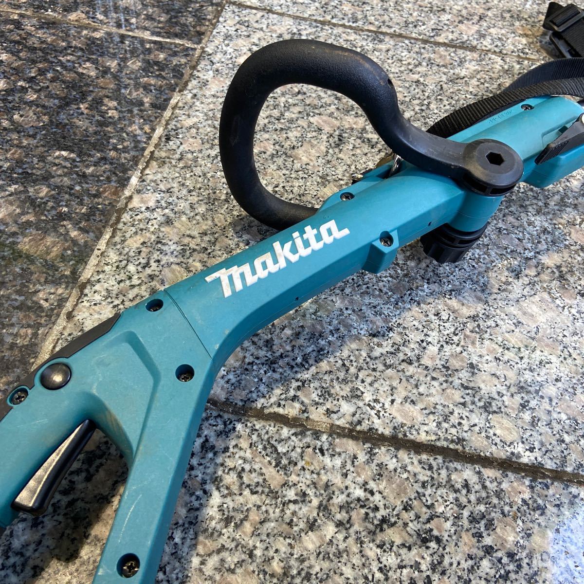 【中古品】makita/マキタ★ MUR193D 充電式草刈機 ループハンドル ナイロンコードタイプ 本体のみ 付属品なし バッテリーなし_画像3