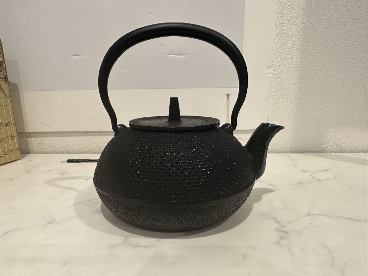 【未使用】南部鉄瓶 南部鉄器 鋳吉 新丸アラレ 1.2L 茶道具 アラレ文様 日本製 【札TB01】_画像4