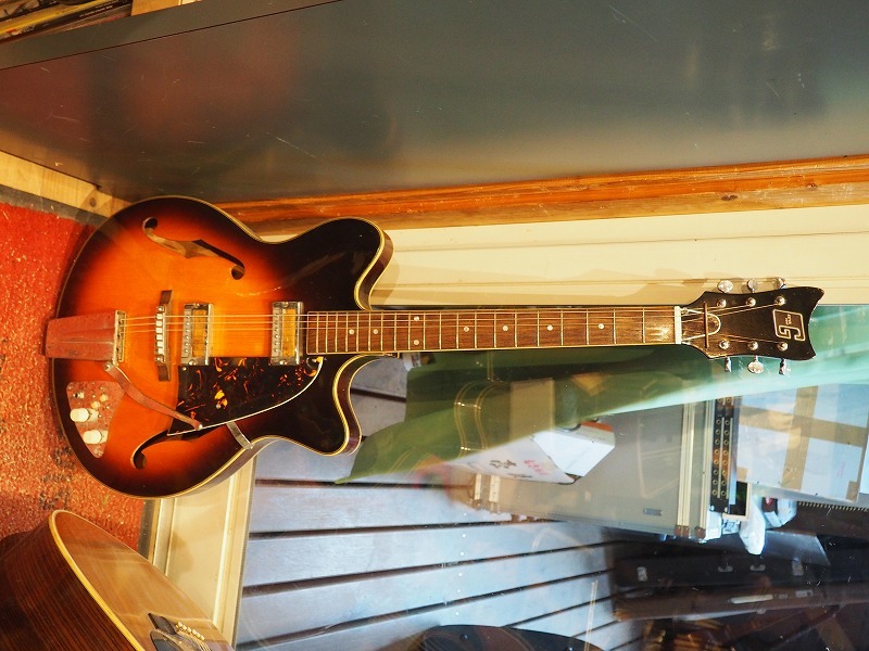 激レア！ジャパンヴィンテージ！美品！１９６０年代のグヤトーンの電気ギターLG-12Tです。