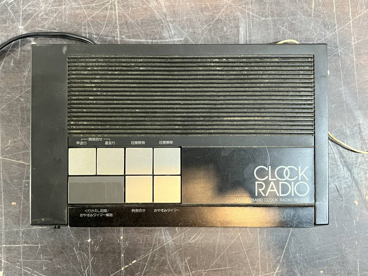 TOSHIBA / 東芝 CLOCK RADIO / クロックラジオ RC-710F ●1670Y● FM / AM オーディオ機器 現状品 コンパクト 昭和レトロ 長期保管品