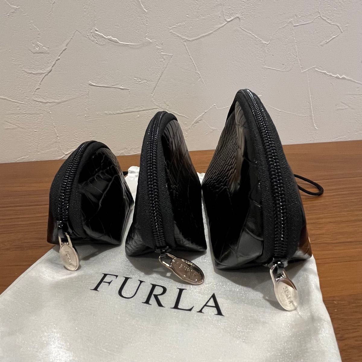 フルラ FURLA  型押しレザー　ポーチ　ブラック　3点set レディース 超美品