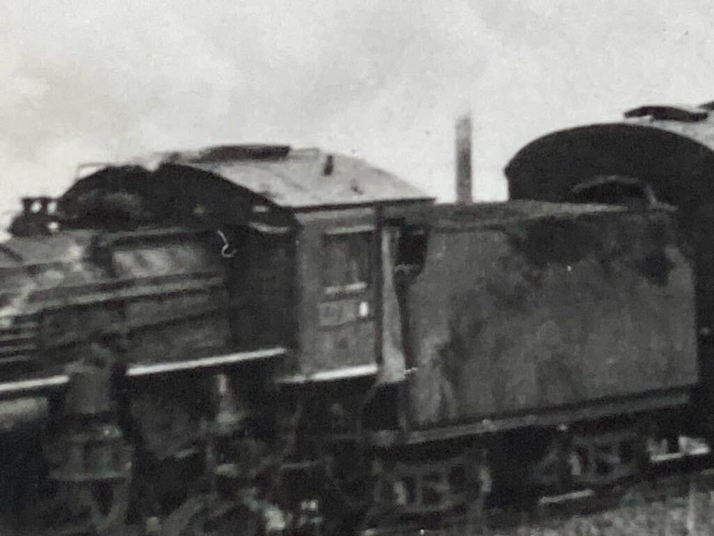 昭和鉄道写真：羽越本線の海岸付近を行くC57(103[新津]?)牽引荷物列車。1970年頃撮影。7×10.5㎝。_画像4