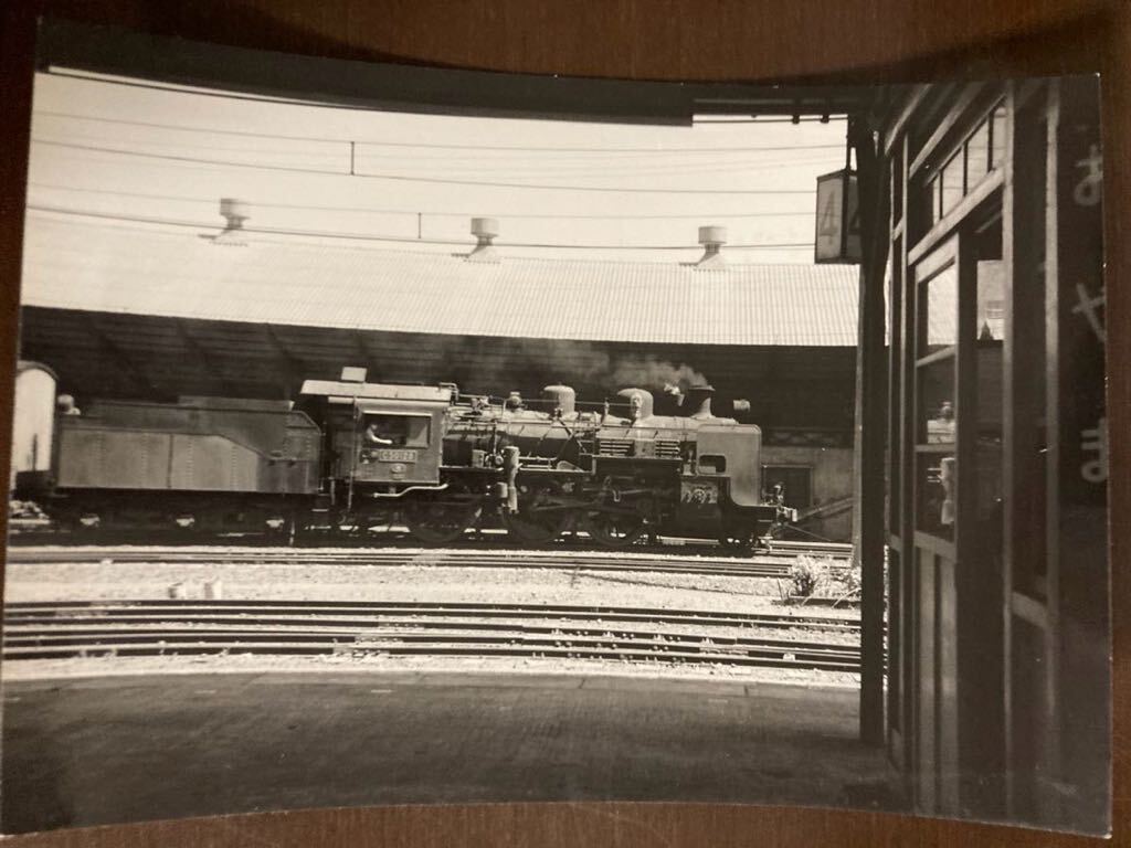 昭和鉄道写真：東北本線小山駅のC50 128[小山]。1965年8月撮影。11.2×15.7㎝。の画像1