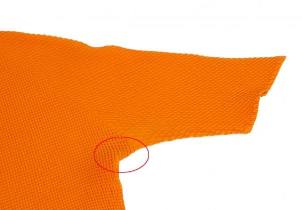 イッセイミヤケISSEY MIYAKE PLEATS (T.) ストレッチプリーツハイネックTシャツ オレンジ3_左脇下にプリーツ緩みがあります。
