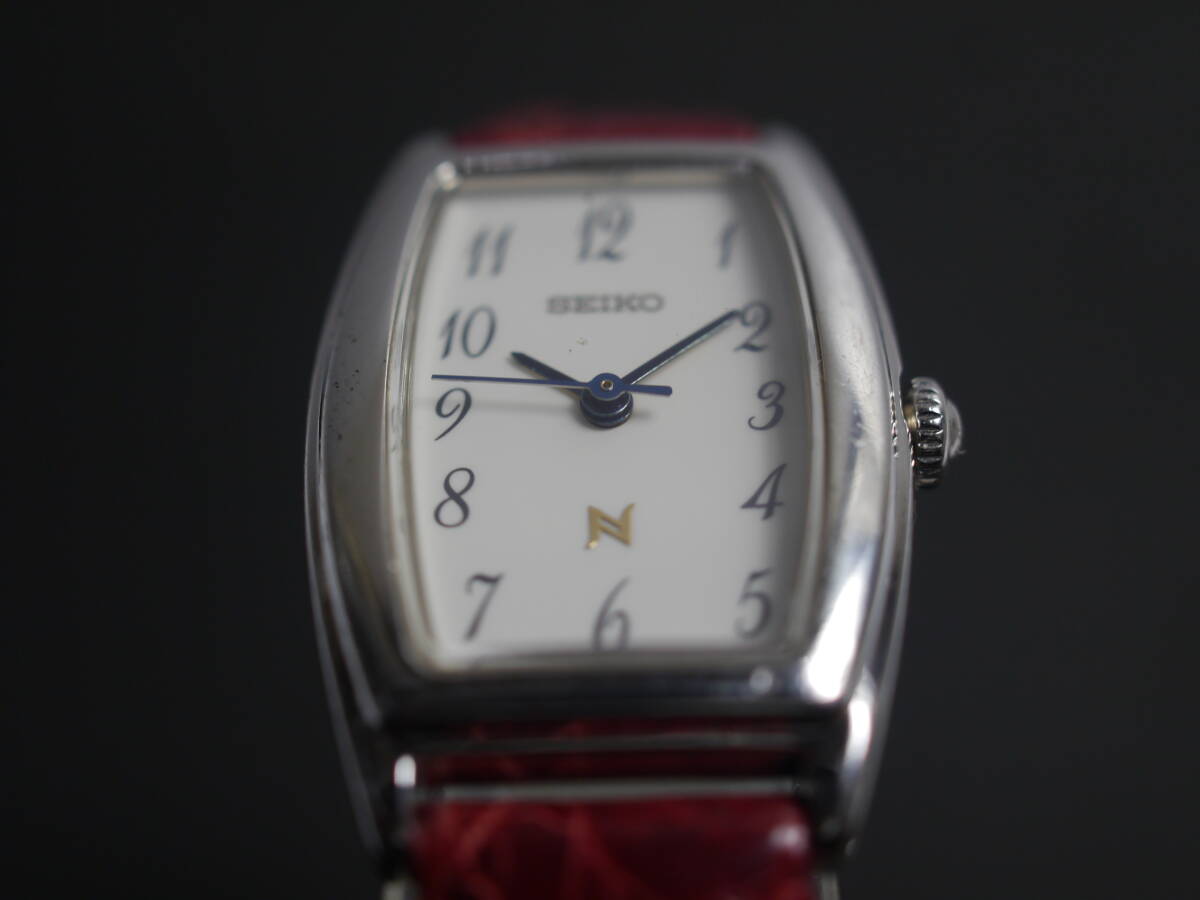 セイコー SEIKO クォーツ 3針 純正ベルト 1F21-5C10 女性用 レディース 腕時計 x336 稼働品_画像2