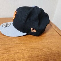 読売ジャイアンツ 岡本和真　直筆サイン入りキャップ　未使用品　NEWERA 9FIFTY　サイズL/XL　　_画像3