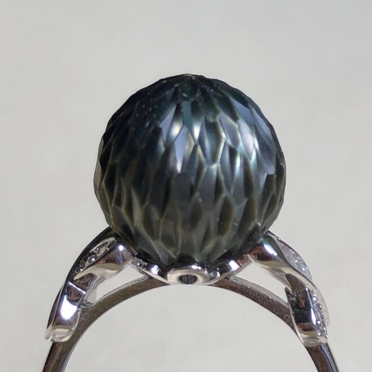 本真珠　南洋黒蝶真珠リング　タヒチパール　グリーン　彫刻黒真珠　ドラゴンの鱗　シルバー925指輪  