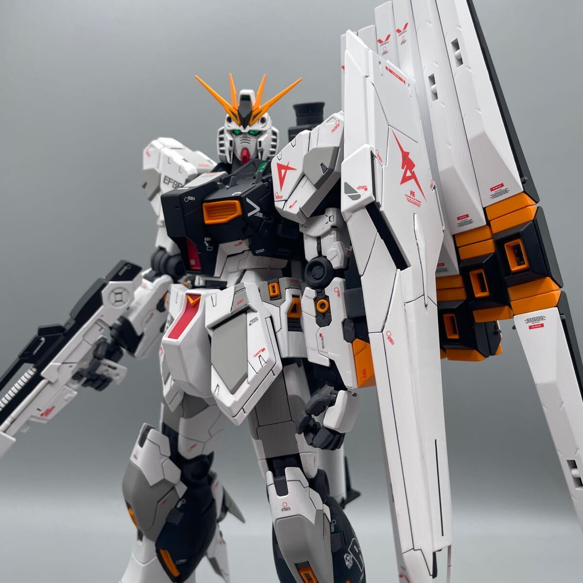 全塗装 MG 1/100 νガンダム Ver.Ka 完成品 ガンプラ 機動戦士ガンダム 逆襲のシャア プレバン バンダイ アムロ プレミアムバンダイ_画像1