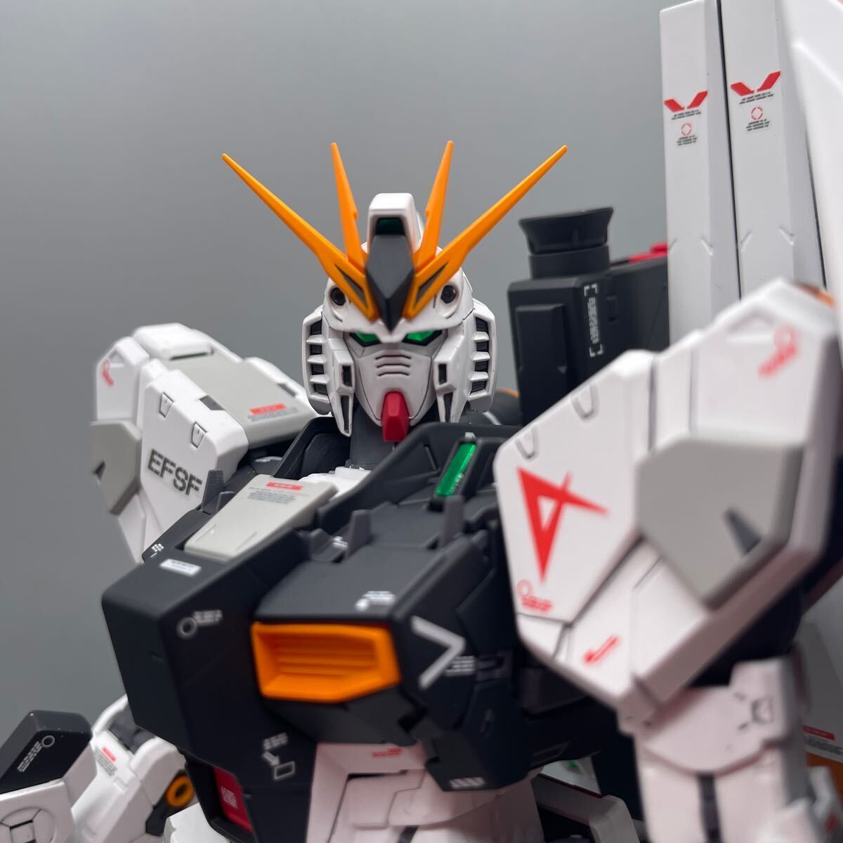 全塗装 MG 1/100 νガンダム Ver.Ka 完成品 ガンプラ 機動戦士ガンダム 逆襲のシャア プレバン バンダイ アムロ プレミアムバンダイ_画像2