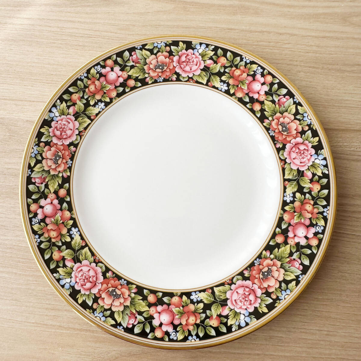 T542 美品 WEDGWOOD ウェッジウッド CLIO クリオ 20cm プレート 2枚 フルリムボーダー 廃盤品 食器 皿_画像2