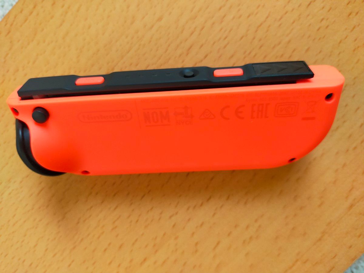 Nintendo Joy-Con Switch R ネオンレッド