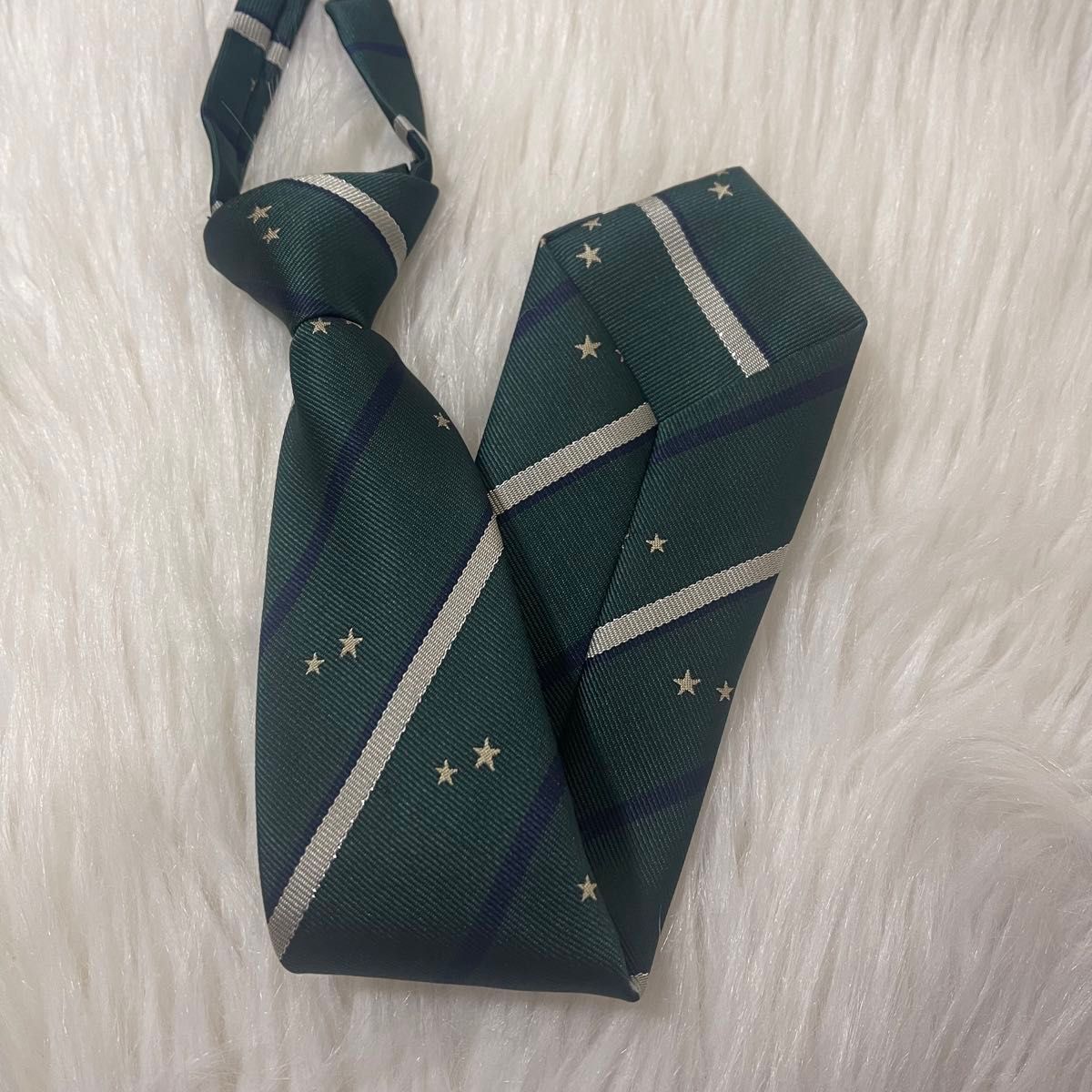 【ネクタイ星柄】緑色　ラメあり　つけネクタイ　スクールネクタイ