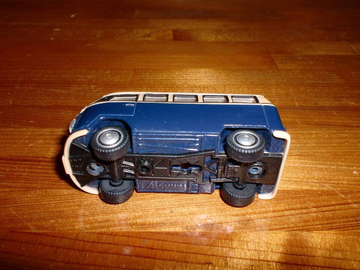 カララマのミニカー。ワーゲン VW。タイプ2 マイクロバス。ベージュ・紺のツートーン。トミカよりも少し小さいサイズ。送料220円の画像7