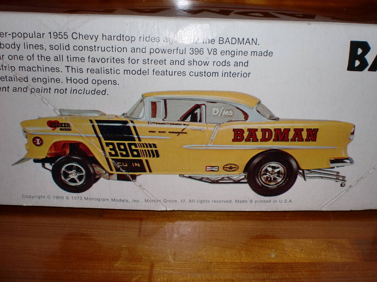 タイヤ前後4本のみ。モノグラム1/24　1955年CHEVY STREET FANNY CAR BADMAN用。送料120円_このキットのものです。箱は出品物に非らず