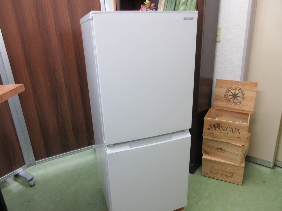 通電確認済み【2023年製 sharp ノンフロン冷凍冷蔵庫 SJ-D15J-W】説明書付属 495×598×1203㎜ 全内容積152L シャープ 家庭用_画像2