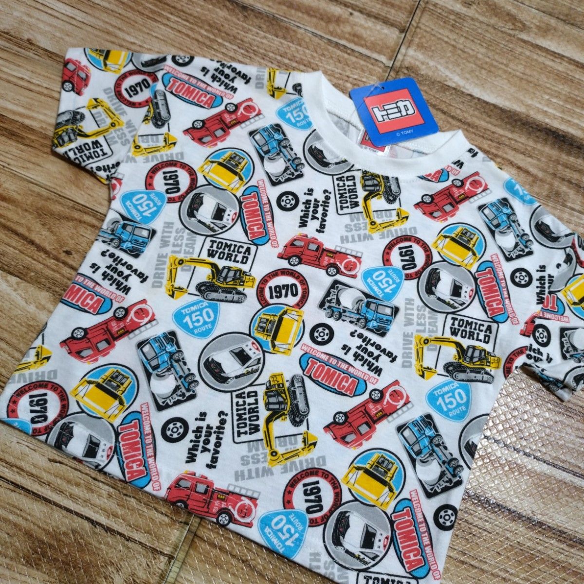 新品 未使用 タカラトミー トミカ 半袖 Tシャツ 男の子 総柄 90