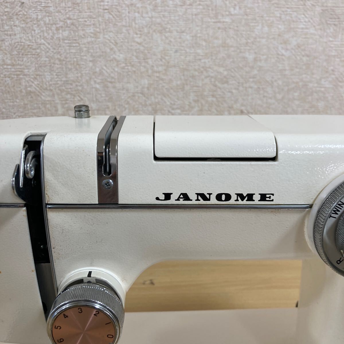 JANOME ジャノメ MODEL 802 レトロミシン アンティークミシン 手工芸 手芸 ハンドクラフト 裁縫道具 裁縫 レトロ フットペダル付 3 カ 5338_画像3