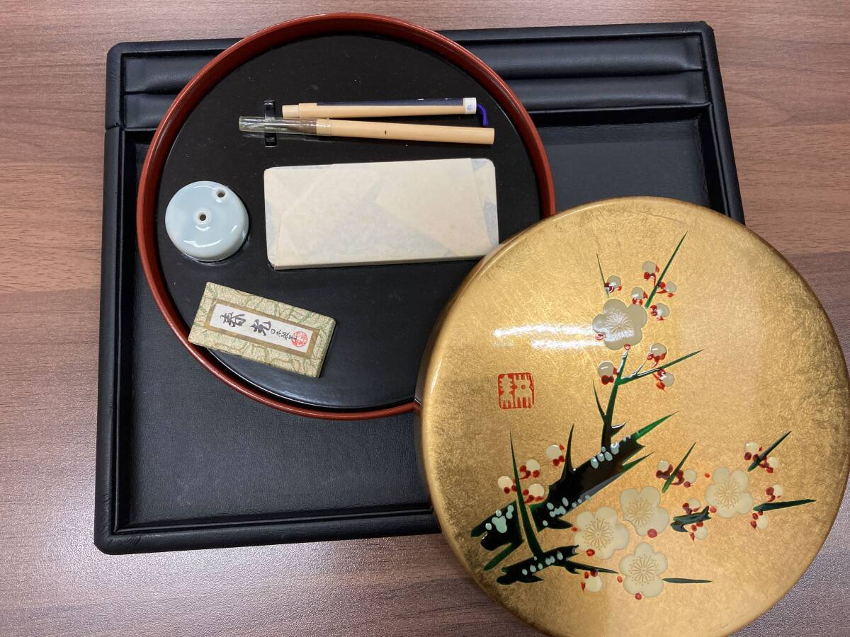 26605　工芸漆器　【工芸漆器　七宝　山中漆器　白梅　ミニ書道道具　筆・硯・墨・水滴セット】　保管品_画像3