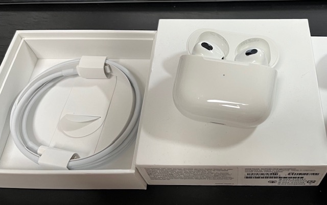 Apple アップル AirPods エアポッズ 第3世代(純正品)  MME73J/A  A2565/A2564/A2566 動作確認済みの画像1