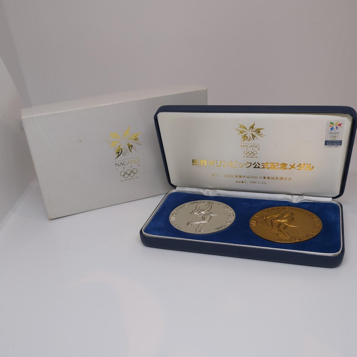 【送料無料】 長野オリンピック 公式記念メダル 1998年 純銀 132g ブロンズ 117g 2個セット 第2次 ケース・箱付き 中古 現状品 _画像9