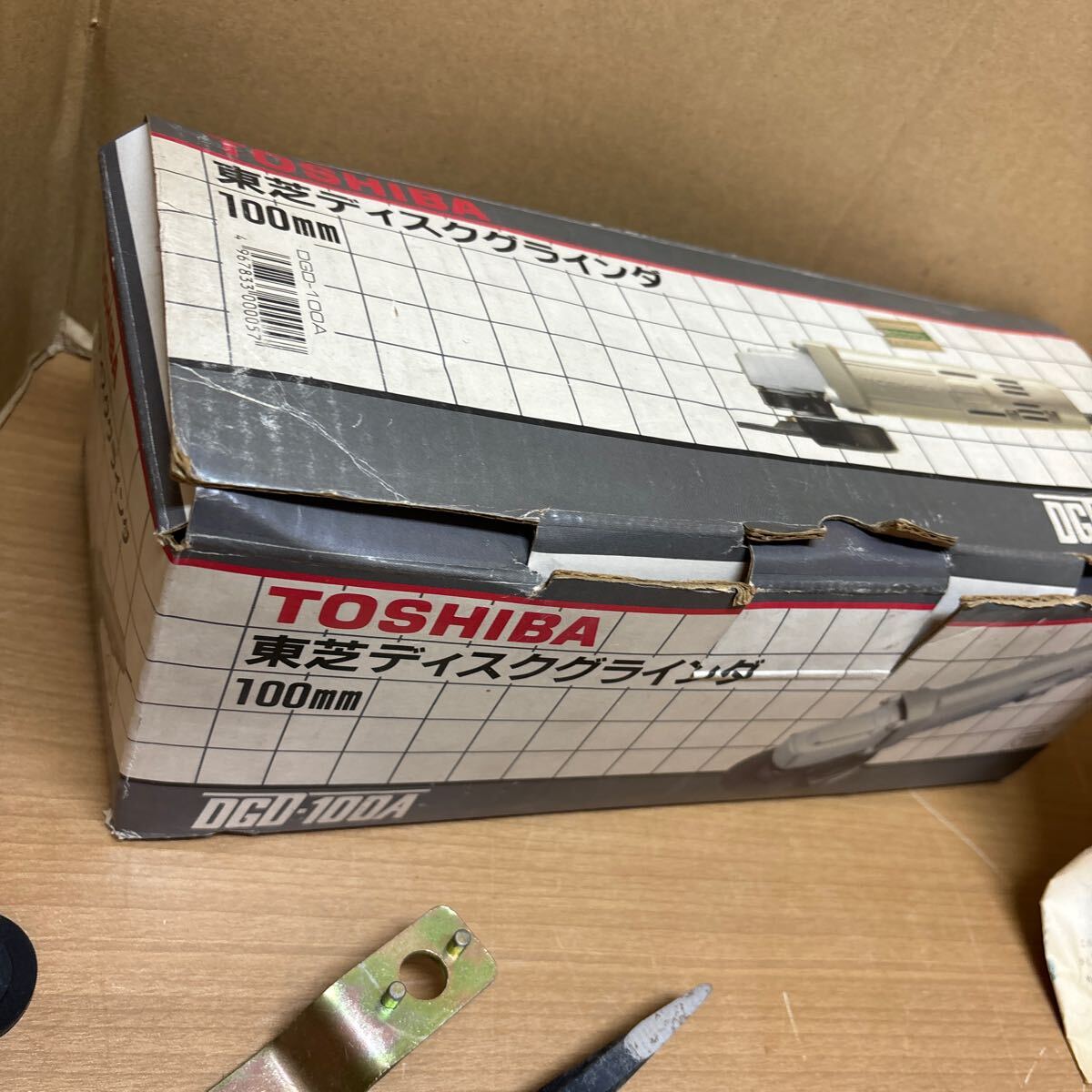 TA-485☆ TOSHIBA 東芝 電気ディスグラインダ DGD-100A 工具 箱付き 4-504 動作確認済み_画像10