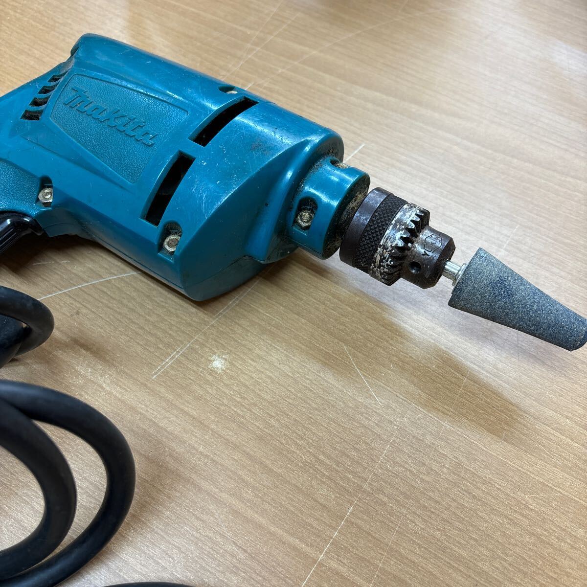 TA-489☆80サイズ☆ マキタ makita 電気ドリル 電動工具 ドリル_画像2