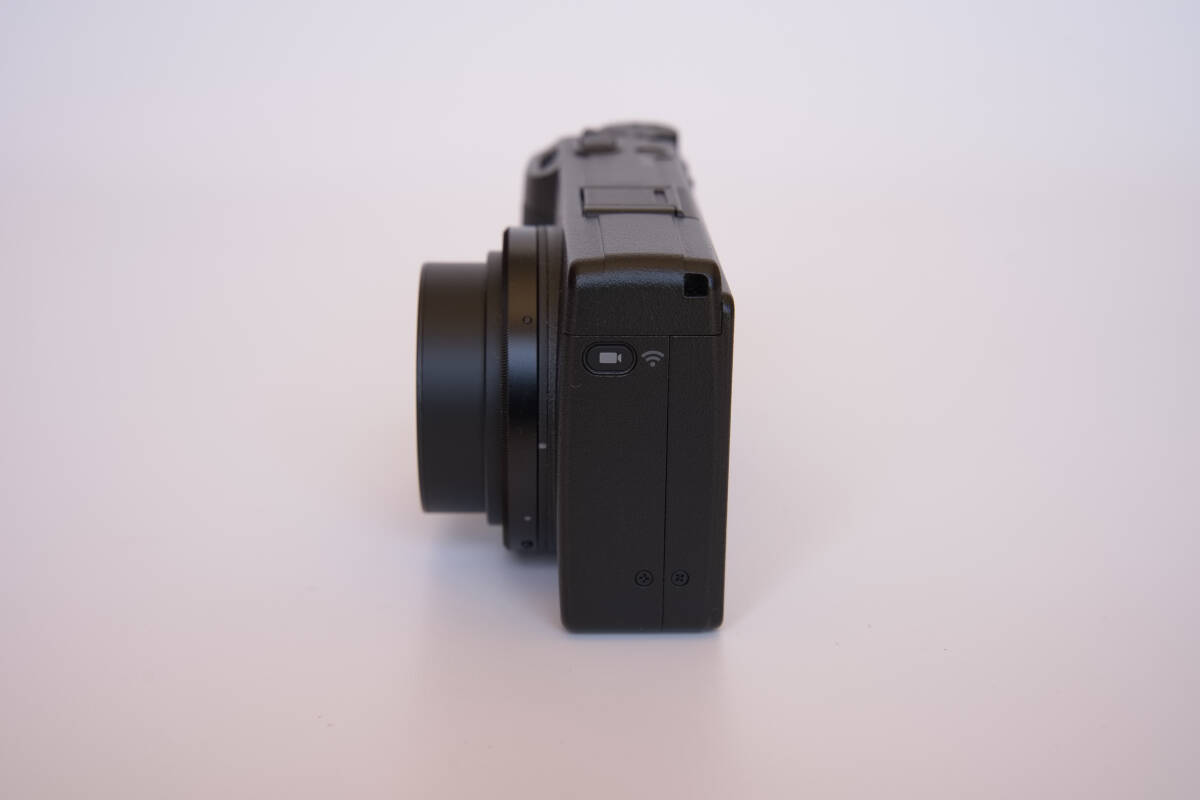 RICOH GR IIIx ★極上美品★ シャッター回数１２１回 おまけ付きの画像7