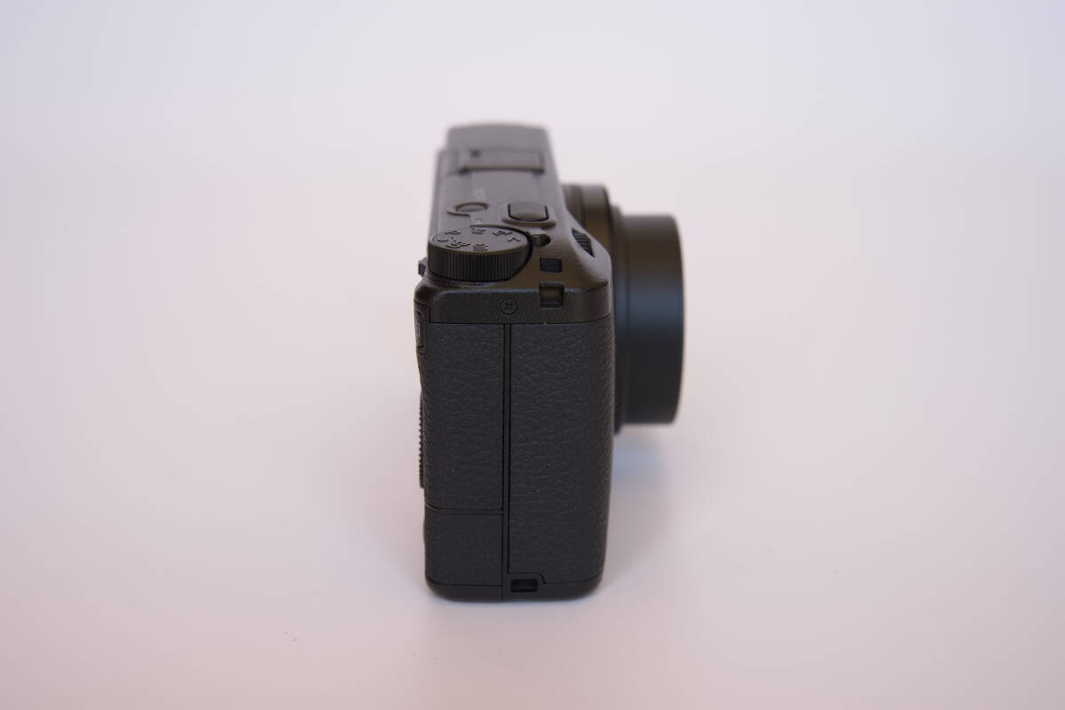 RICOH GR IIIx ★極上美品★ シャッター回数１２１回 おまけ付きの画像6