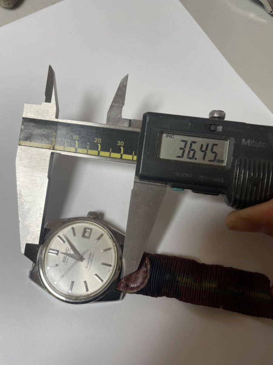 ② GRAND SEIKO グランドセイコー 5722-9990 メンズ 腕時計 手巻き Chronometer 35石 シルバー デイト 獅子メダリオンの画像7