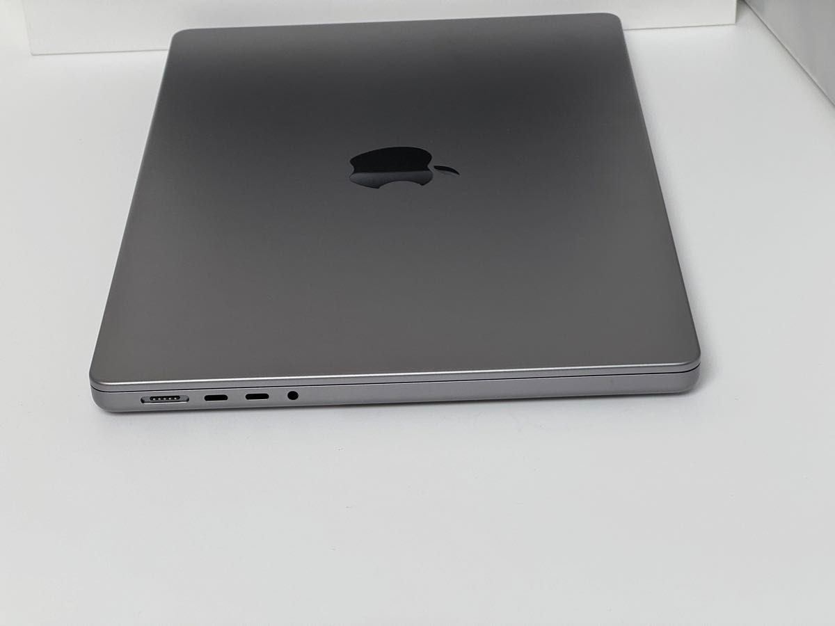 新品同様　Macbook Pro 14インチ M3 2023 スペースグレイ