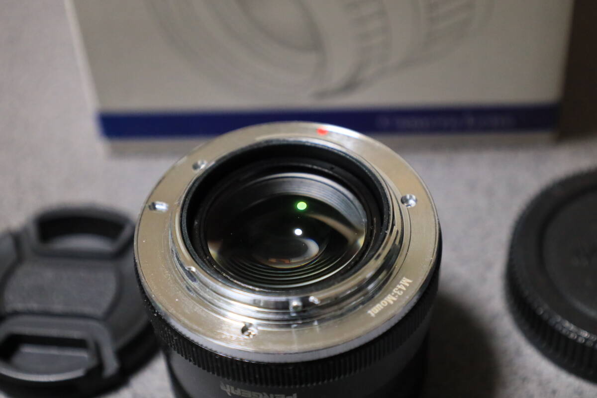 **Pergear 35.F1.2 micro four sa-z manual lens **