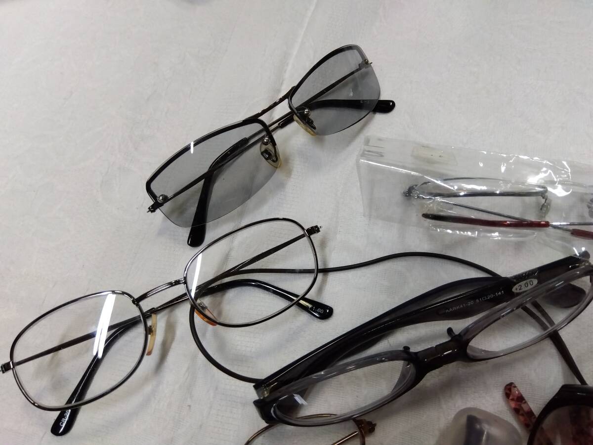 ｙ16　眼鏡まとめて　老眼鏡　拡大鏡　サングラス　ジャンク扱い_画像2