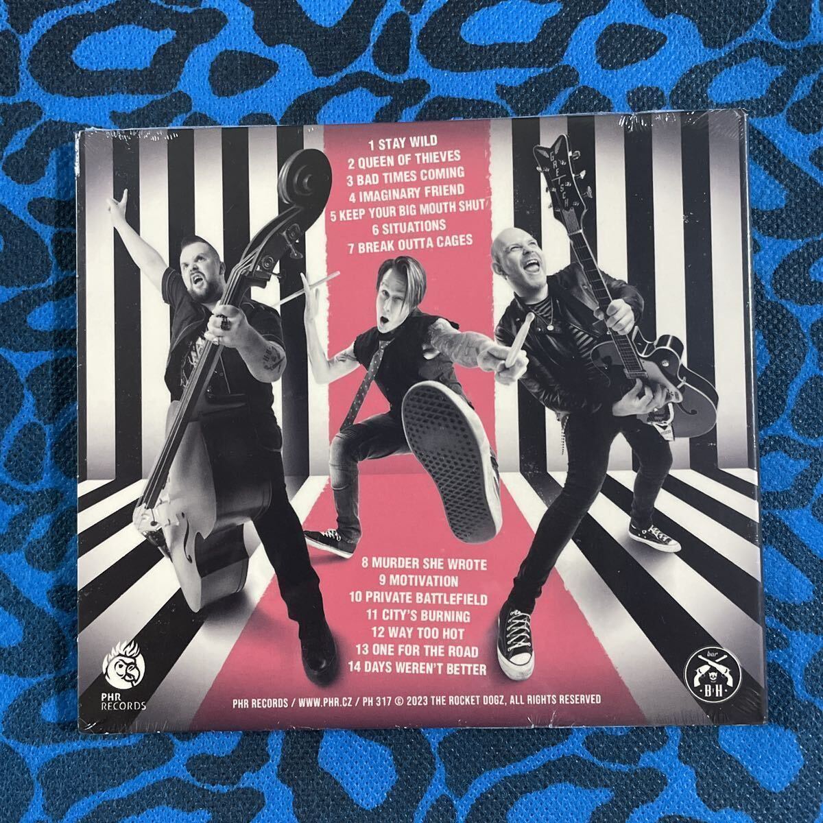 THE ROCKET DOGZ アルバムOUT OF CAGES! CD新品サイコビリーパンカビリーネオロカビリーロカビリーロックンロール1_画像3