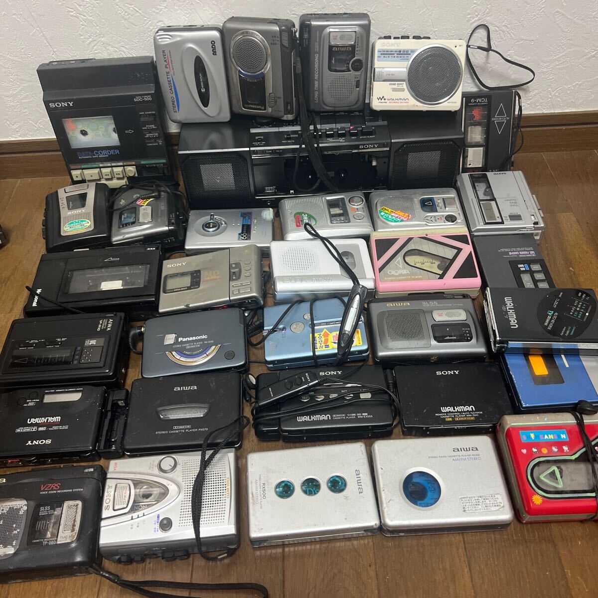 Yahoo!オークション - SONY Panasonic AIWA WALKMAN ポータブル Yahoo!オークション - SONY Panasonic AIWA WALKMAN ポータブル