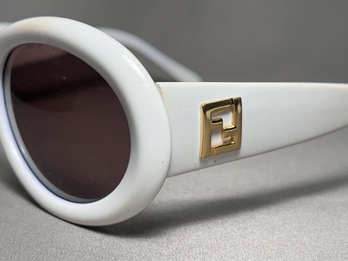 VINTAGE Италия производства [FENDI/ Fendi ]7507 боковой Logo раунд солнцезащитные очки белый белый Vintage Old Cart ko балка n